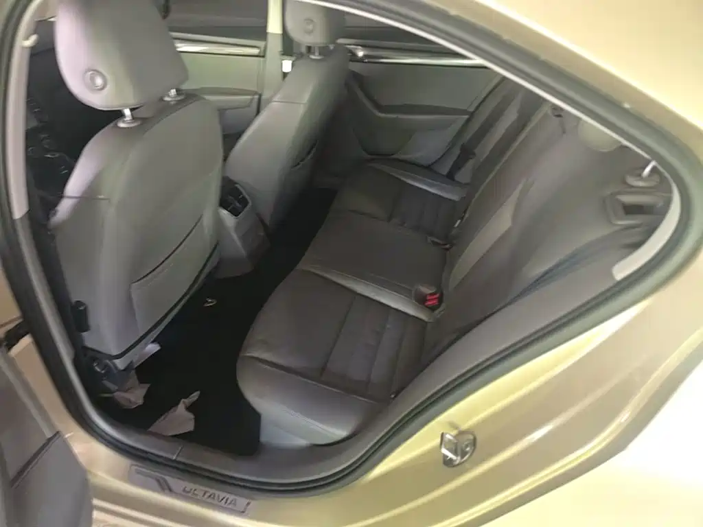 Skoda Octavia 2015 — фото 17