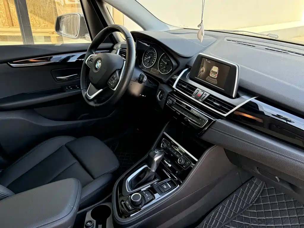 BMW 2 Series Station Wagon 2017 — фото 25
