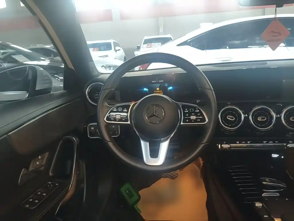 Mercedes-Benz A-Class 2023 — фото 11