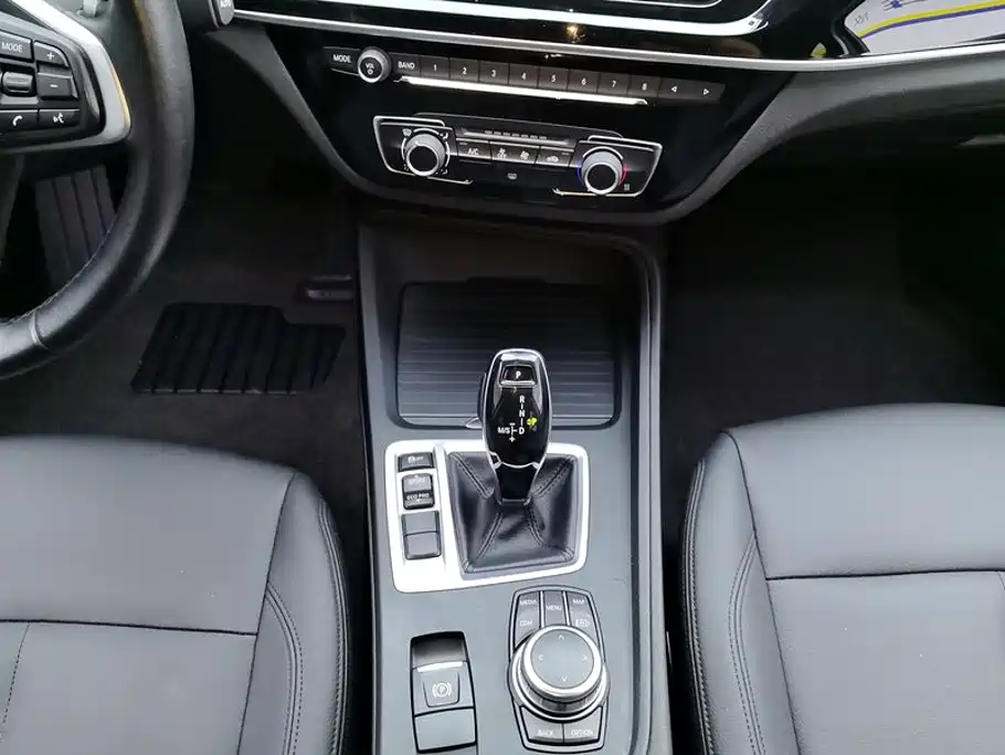 BMW 1 Series 2023 — фото 16