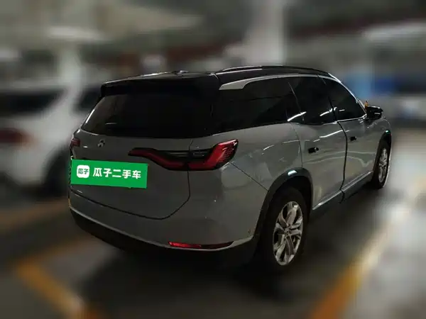 NIO ES8 2021