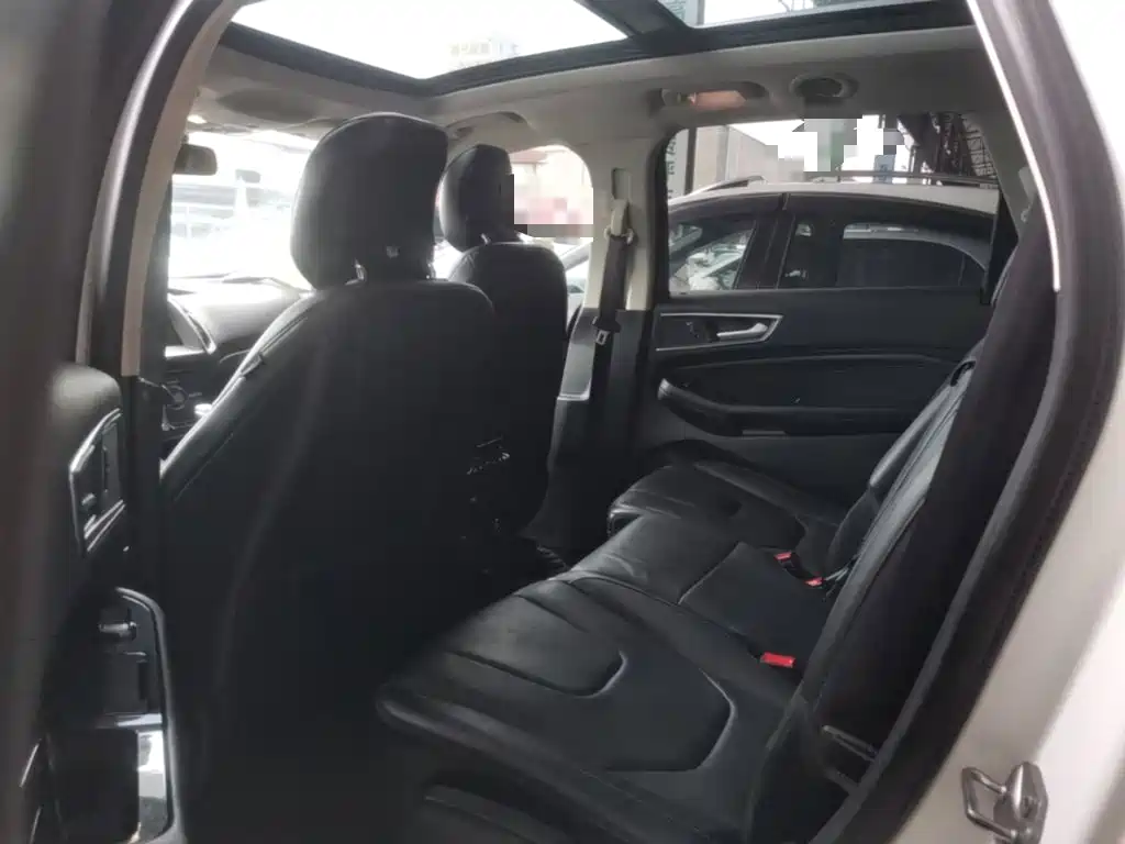Ford Edge 2016 — фото 17