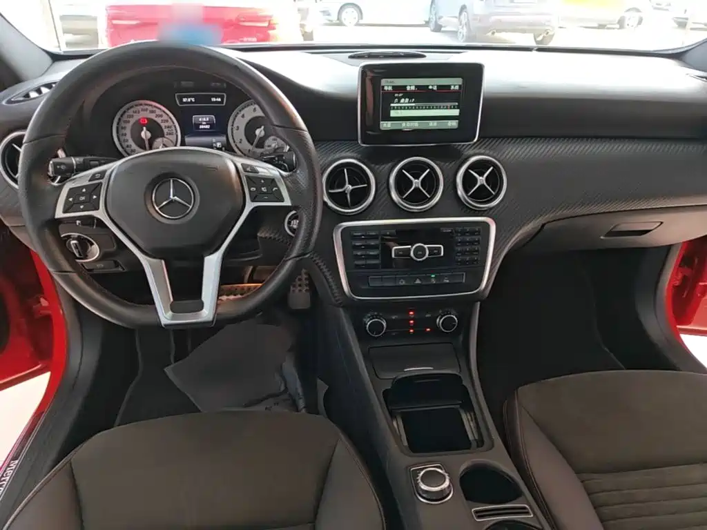 Mercedes-Benz A-Class 2015 — фото 10