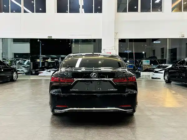 Lexus LS 2021