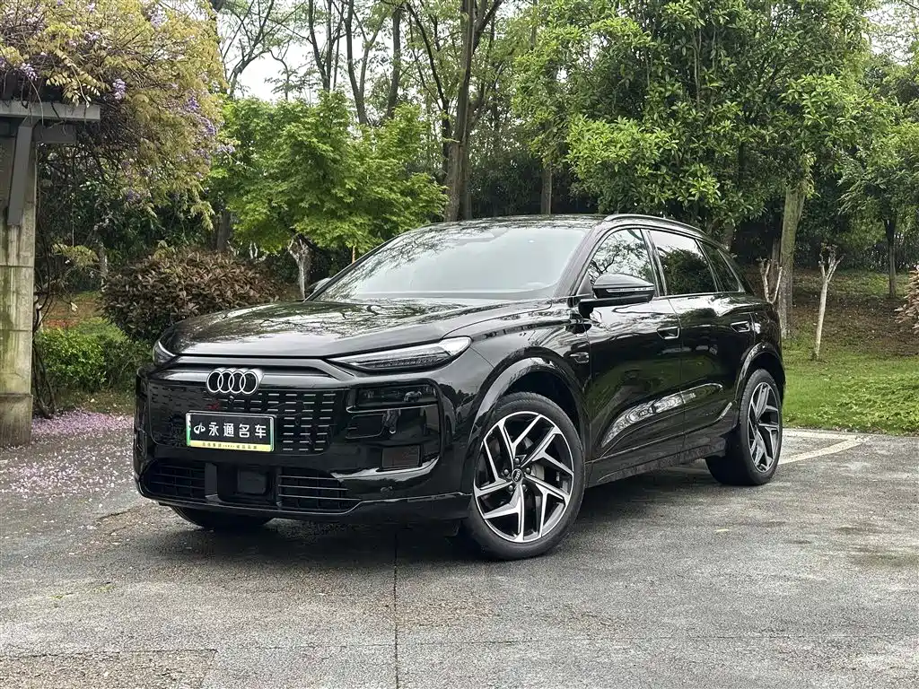 Audi Q6L e-tron 2025 — фото 1