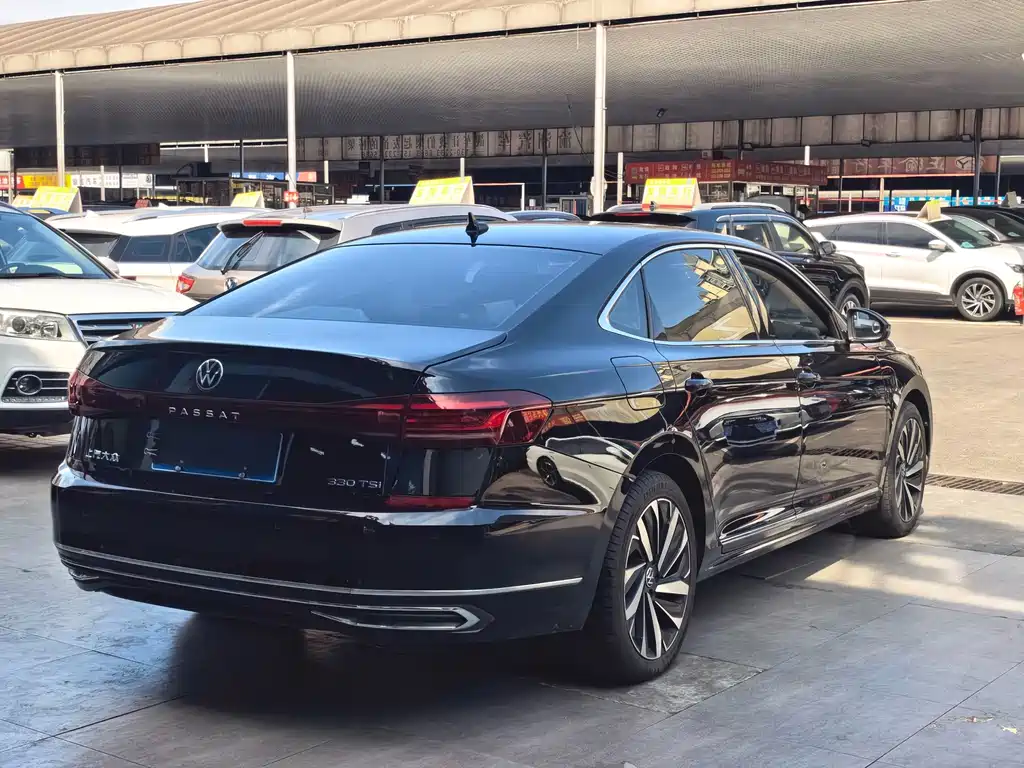 Volkswagen Passat 2023 — фото 11