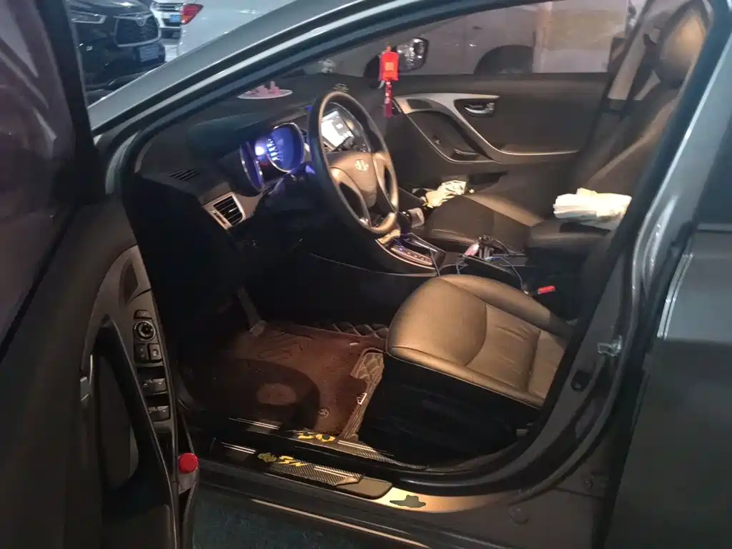 Hyundai Elantra Langdong 2015 — фото 13