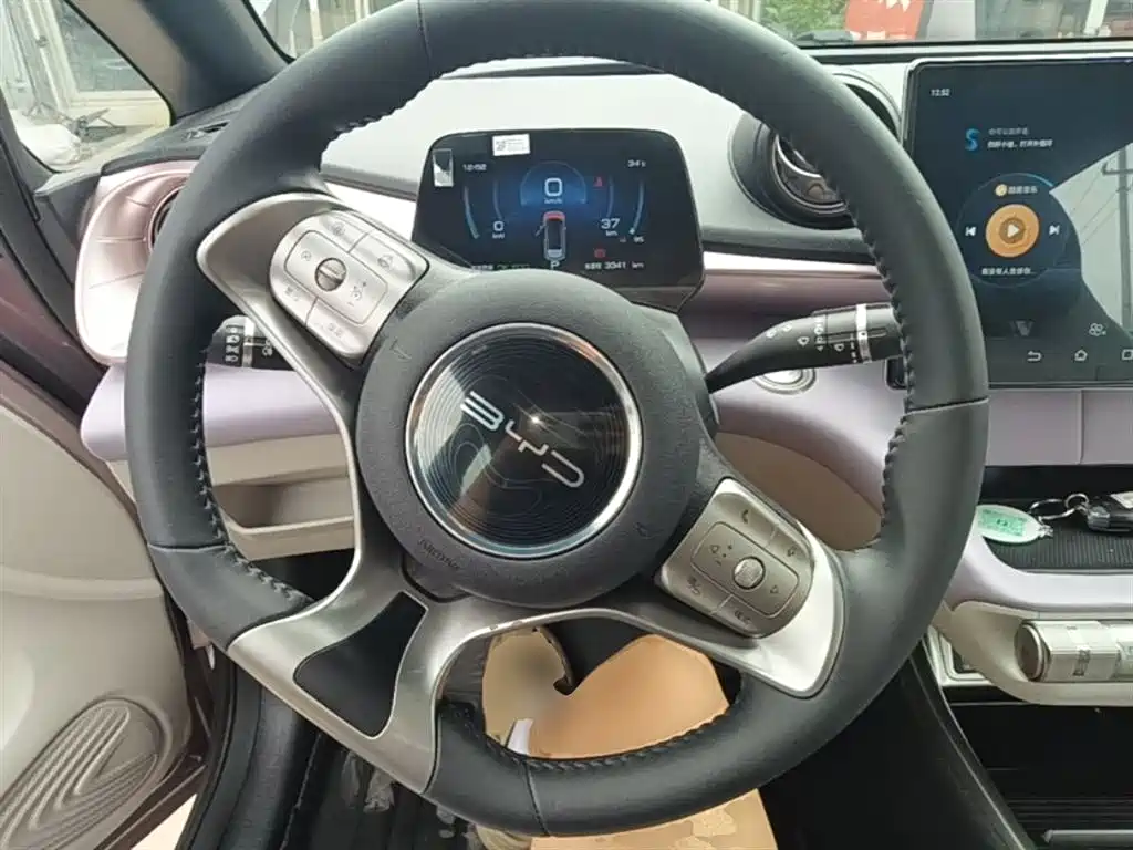 BYD Dolphin 2022 — фото 11