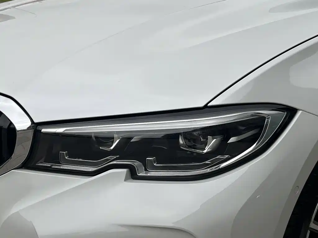 BMW 3 Series 2021 — фото 14