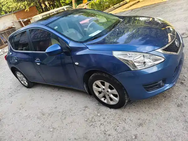 Nissan Tiida 2012
