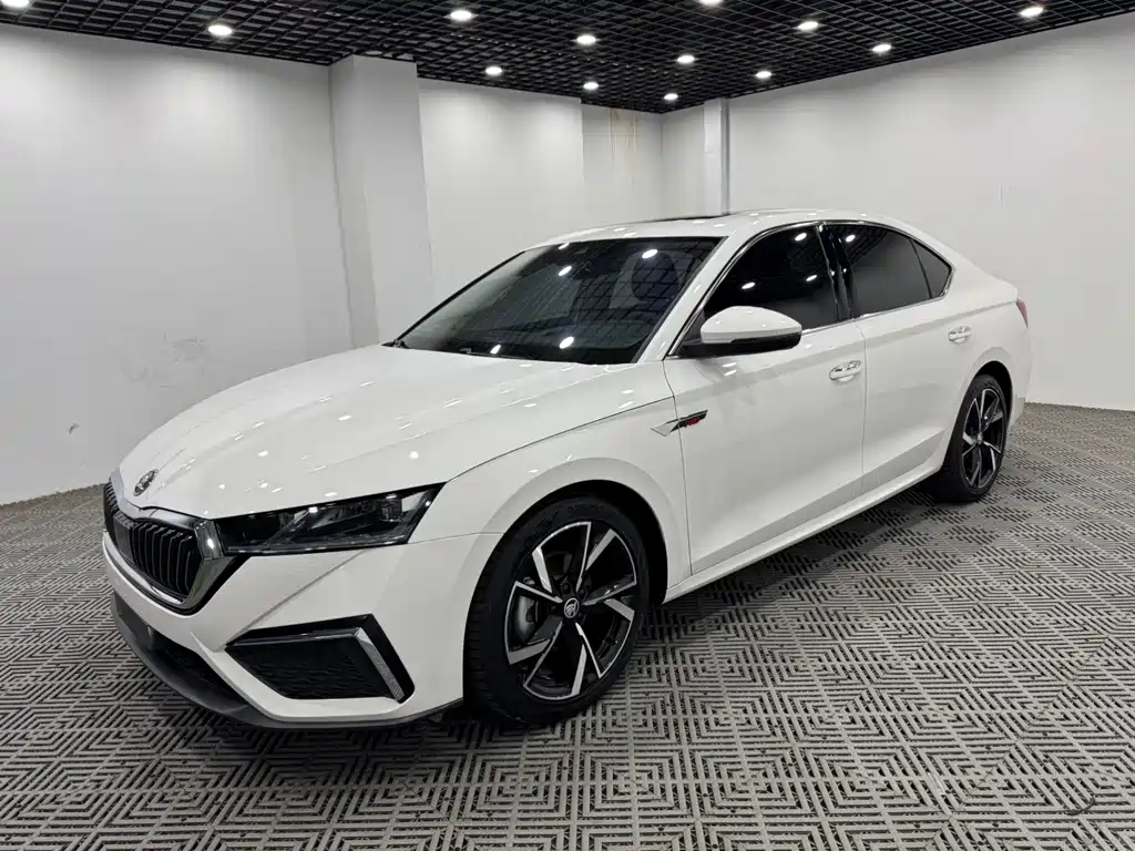Skoda Octavia 2022 — фото 3