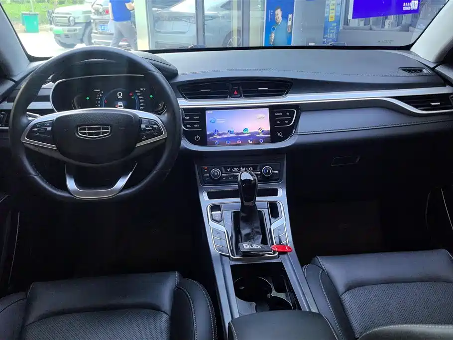 Geely Emgrand 2020 — фото 12