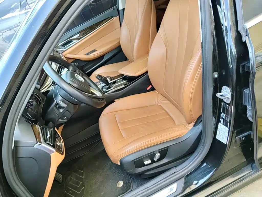 BMW 5 Series 2017 — фото 15