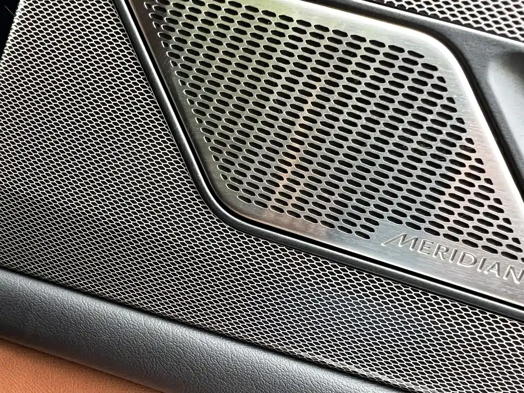 Jaguar XEL 2024 — фото 15