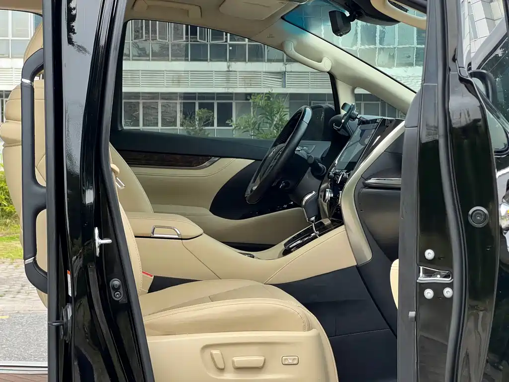 Toyota Alphard 2021 — фото 14