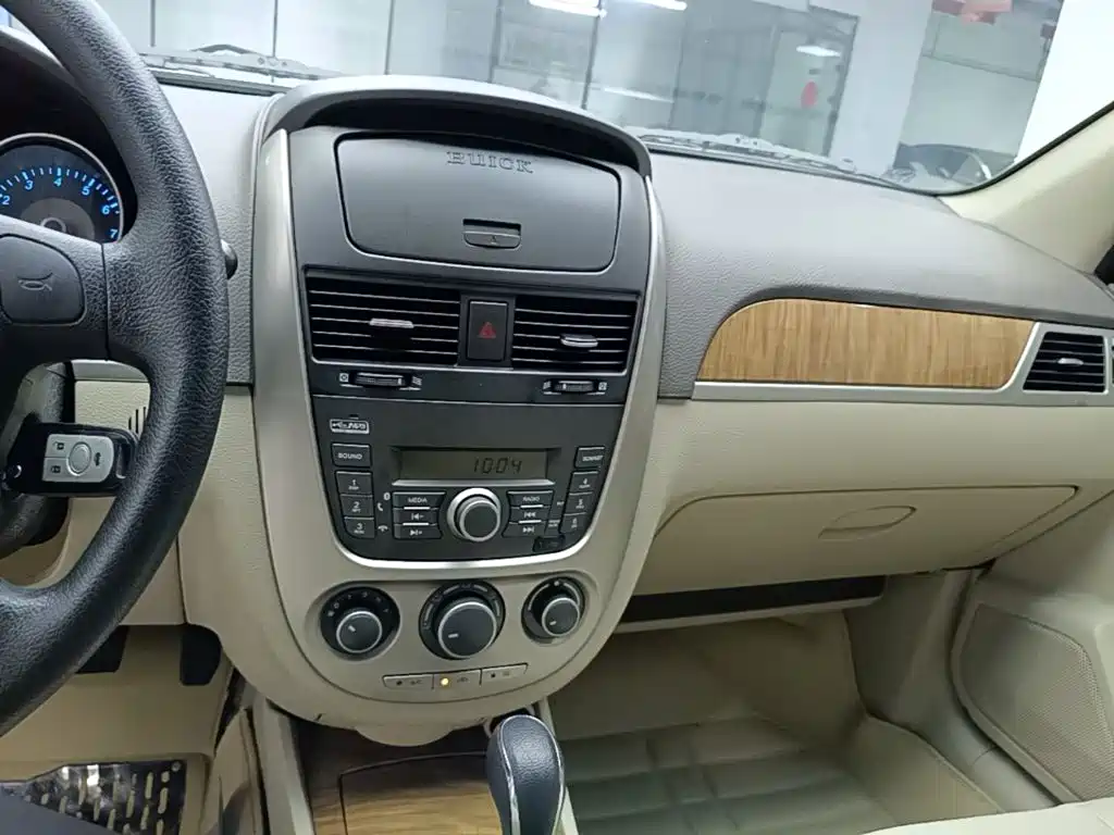 Buick Excelle 2015 — фото 13