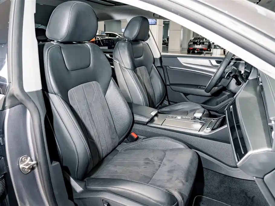 Audi A7L 2024 — фото 18
