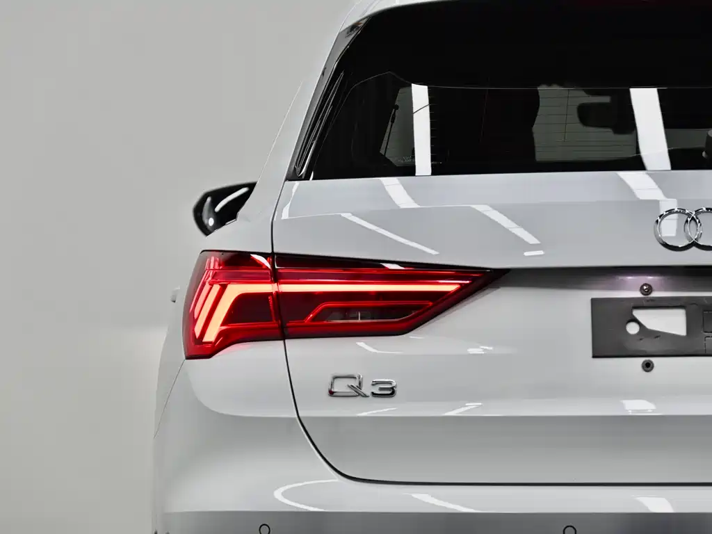 Audi Q3 2019 — фото 35