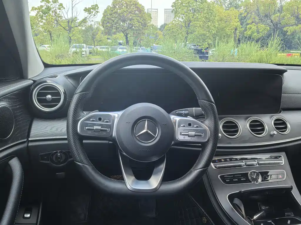 Mercedes-Benz E-Class 2019 — фото 33