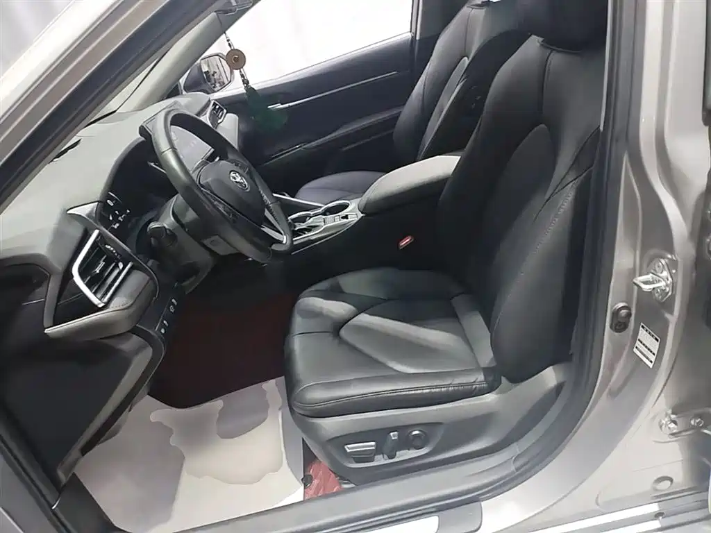 Toyota Camry 2022 — фото 15