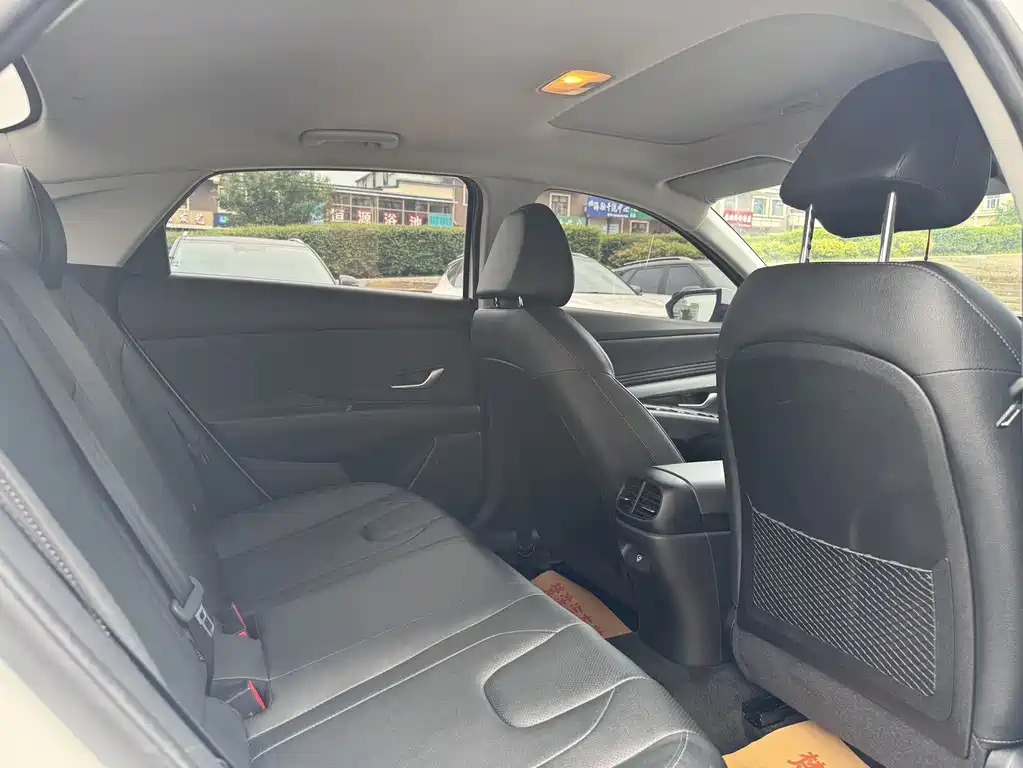 Hyundai Elantra 2023