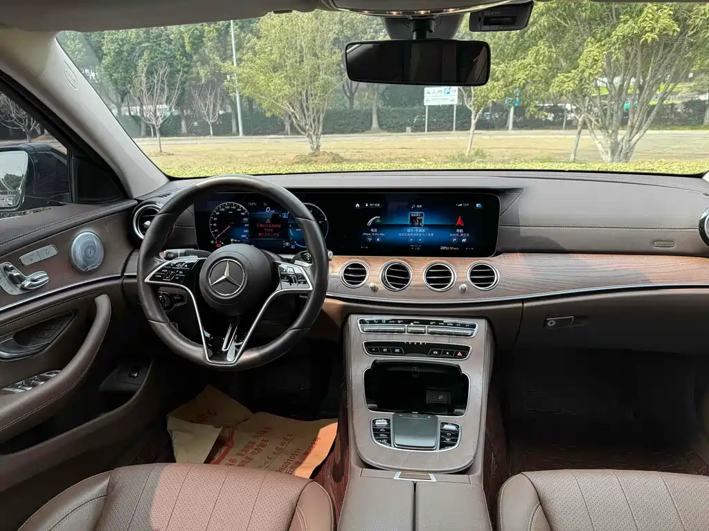 Mercedes-Benz E-Class 2023 — фото 12