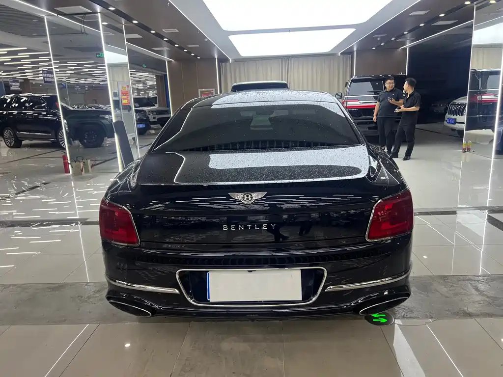 Bentley Flying Spur 2021 — фото 13