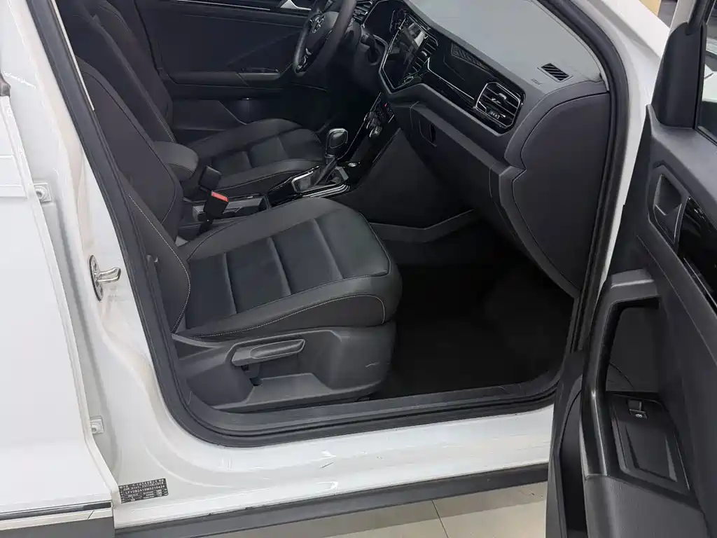 Volkswagen T-Roc 2022 — фото 13