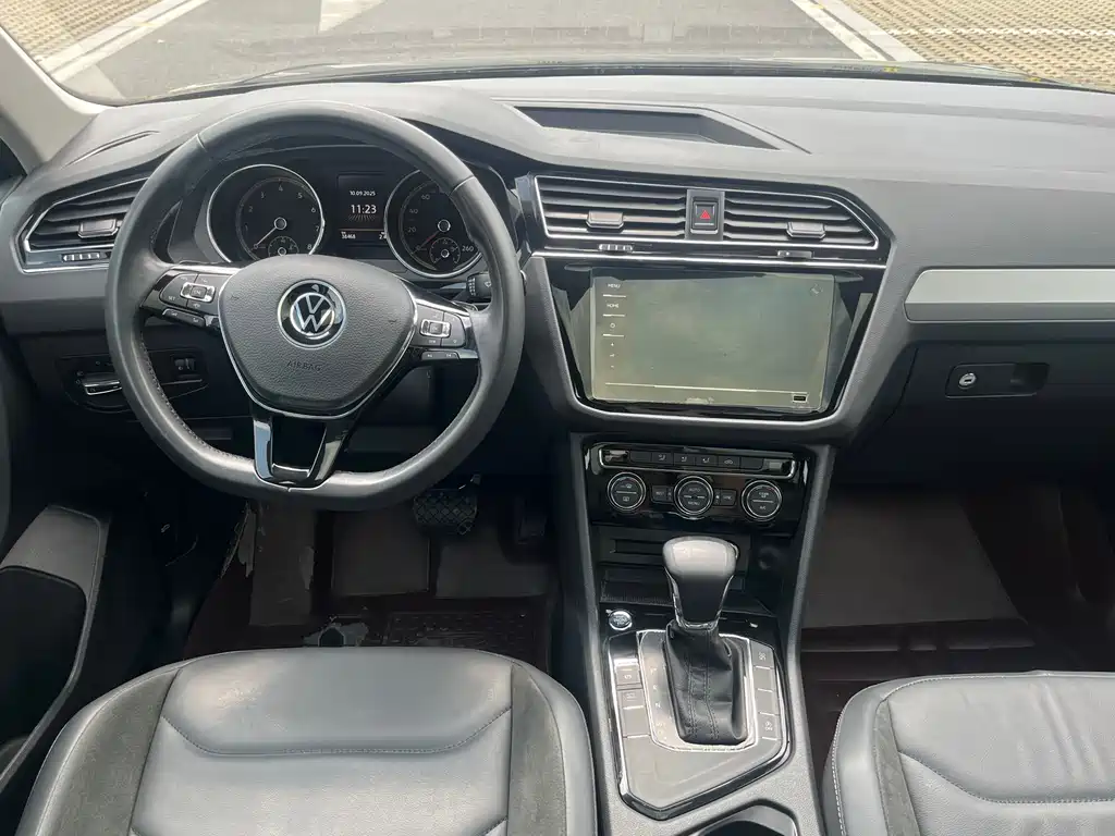 Volkswagen Tiguan L 2021 — фото 17