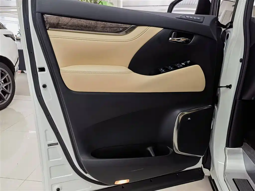 Toyota Vellfire 2021 — фото 5