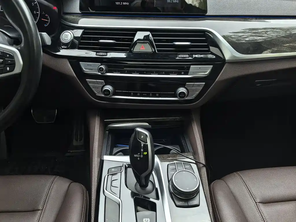 BMW 5 Series 2019 — фото 12