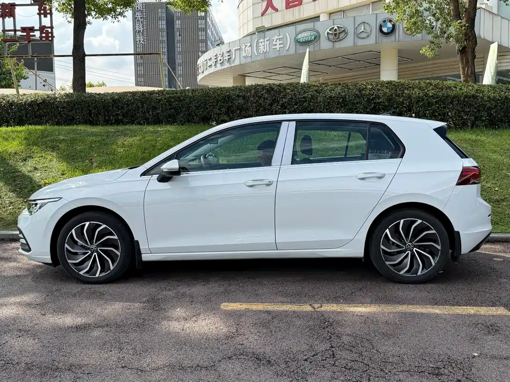 Volkswagen Golf 2023