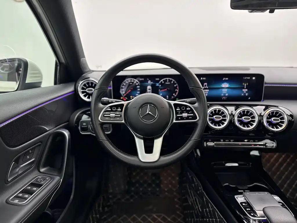 Mercedes-Benz A-Class 2020 — фото 9
