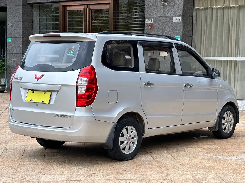 Wuling Hongguang 2015 — фото 8