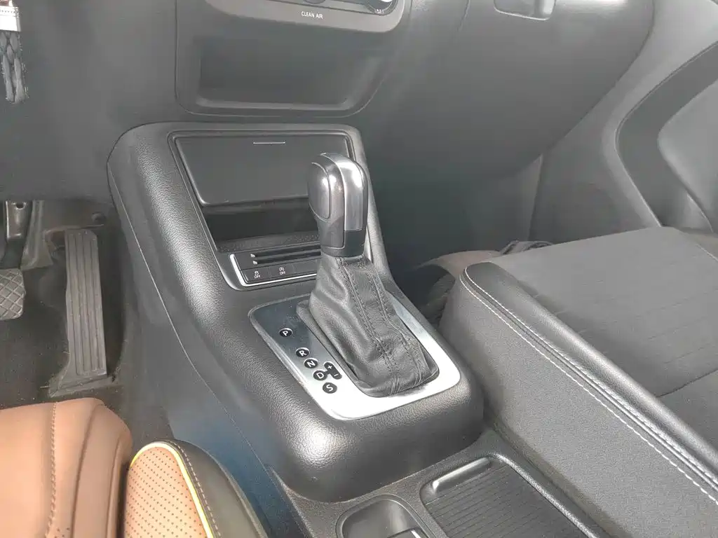 Volkswagen Tiguan 2019 — фото 10