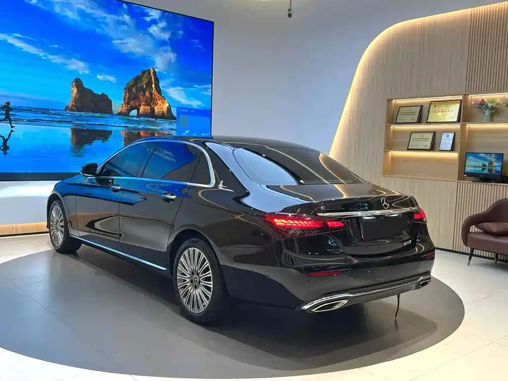 Mercedes-Benz E-Class 2023 — фото 8