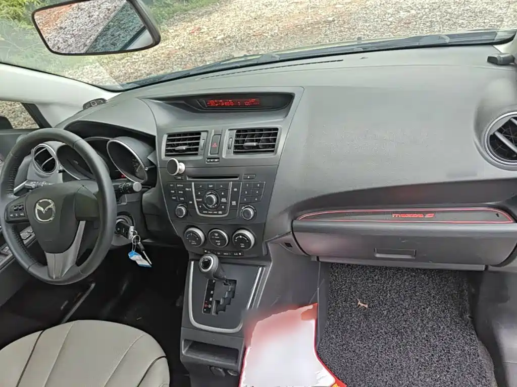 Mazda 5 2015 — фото 10