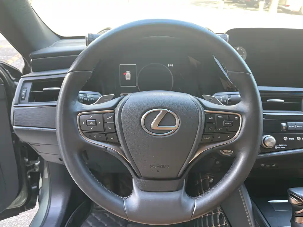 Lexus ES 2023 — фото 16