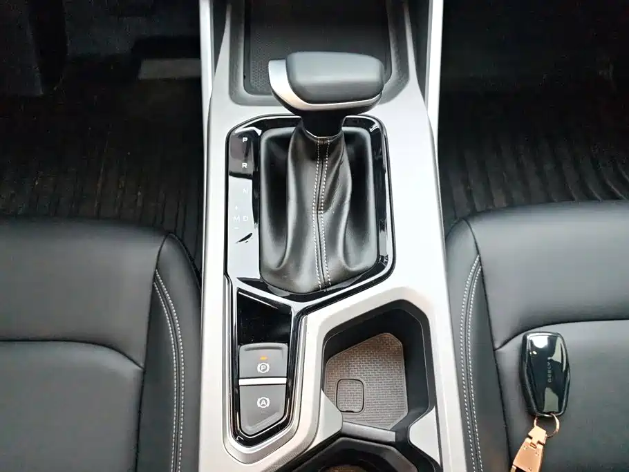 Geely Emgrand 2025 — фото 16