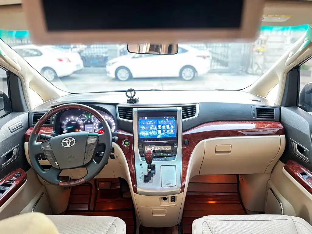 Toyota Alphard 2011 — фото 17