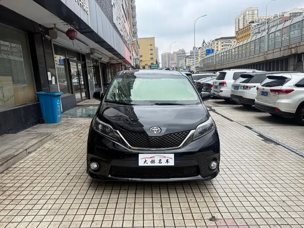 Toyota Sienna 2016