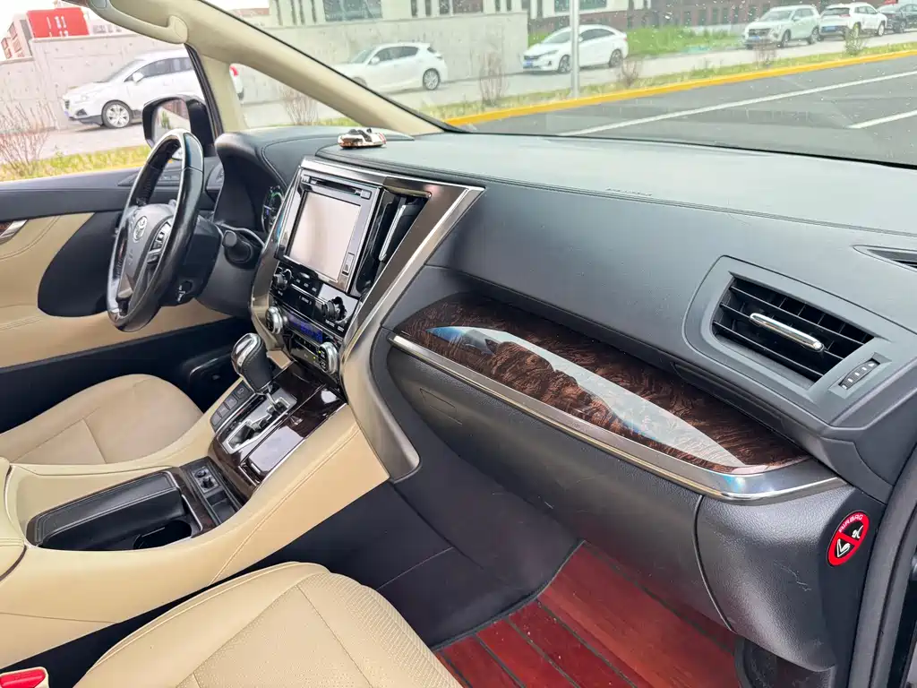 Toyota Alphard 2020 — фото 20