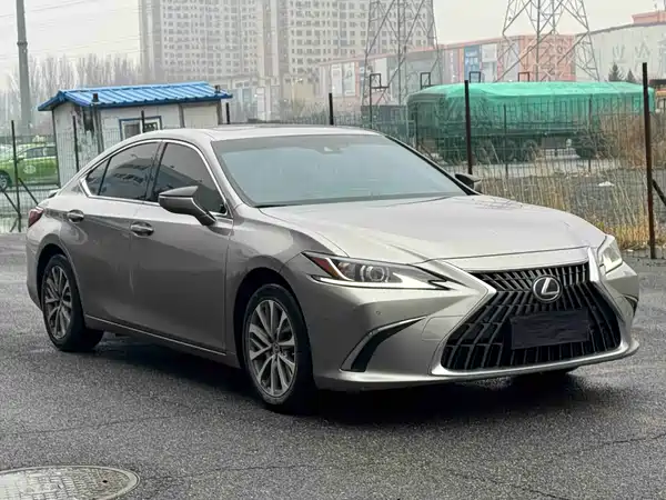 Lexus ES 2022