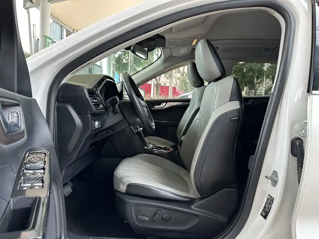 Ford Escape 2021 — фото 13