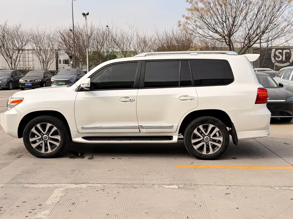 Toyota Land Cruiser 2013 — фото 10