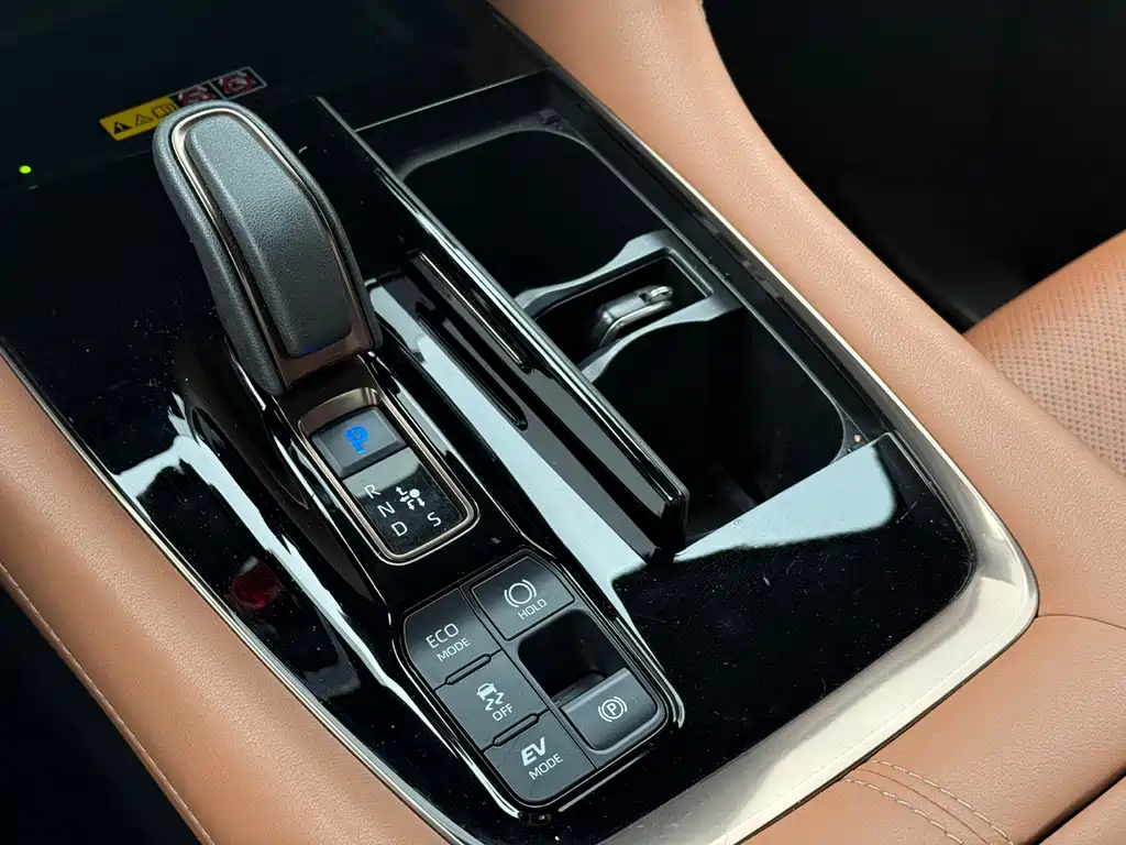 Toyota Alphard 2023 — фото 12