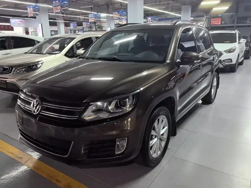 Volkswagen Tiguan 2015 — фото 1