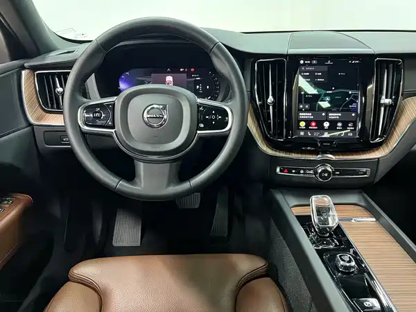 Volvo XC60 2022