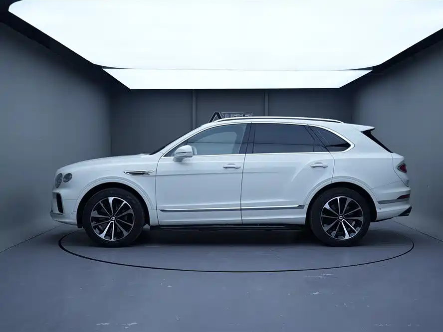 Bentley Bentayga 2020 — фото 3