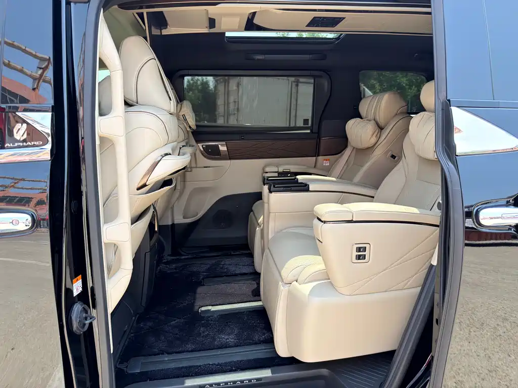 Toyota Alphard 2024 — фото 7